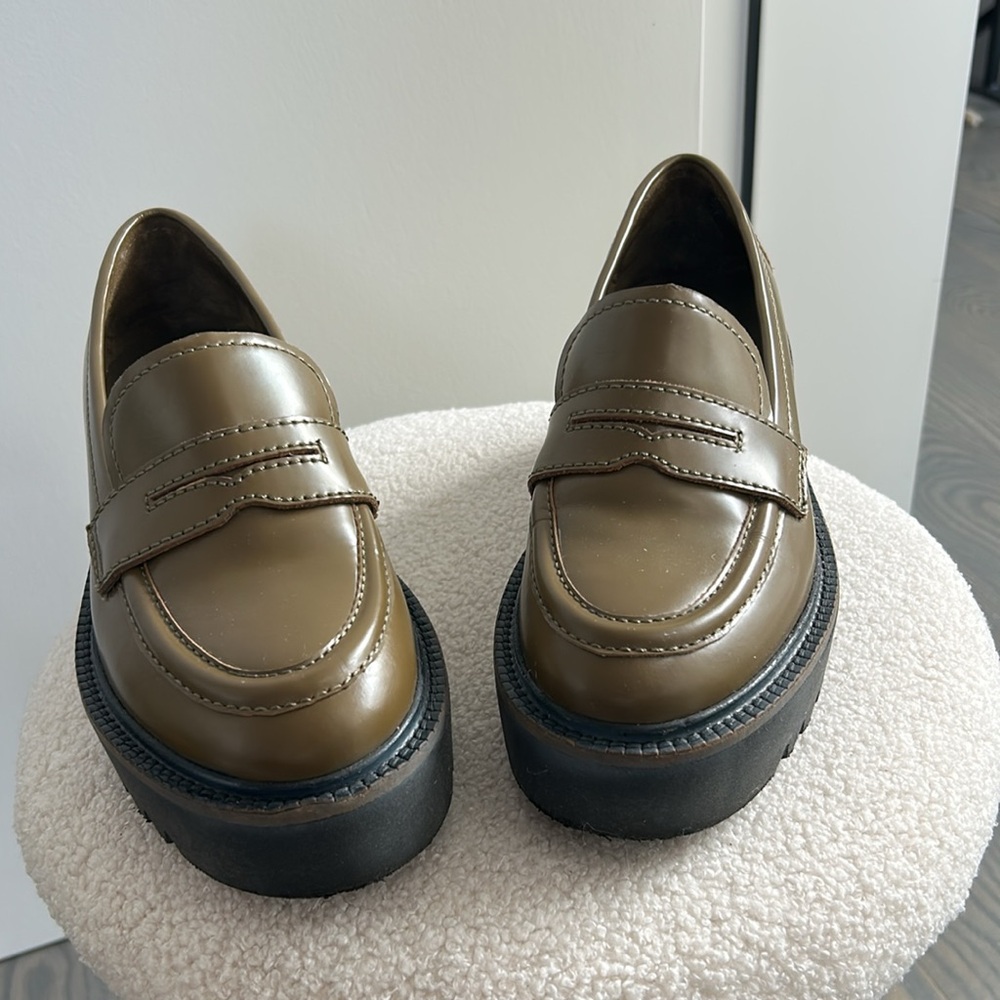 Free People Chunky Decker Loafer in Olive Green Learher 37.5/7.5 NWOB - Picture 2 of 10